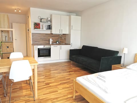 Bed, Seating area, Dining area, kitchen