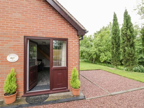 Byefield Lodge House in Malvern Hills District