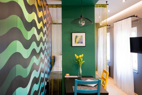 Photo of the whole room, Dining area