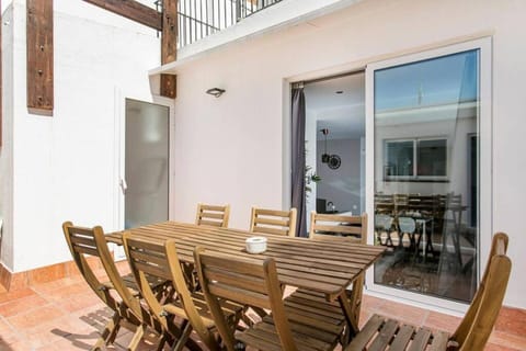 3 Bdr&terrace Close To Subway Apartment in L'Hospitalet de Llobregat