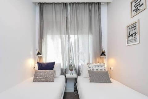 3 Bdr&terrace Close To Subway Apartment in L'Hospitalet de Llobregat