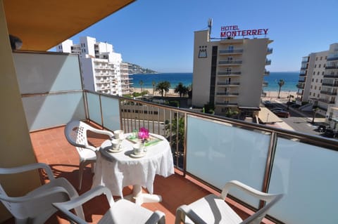 View (from property/room), Balcony/Terrace, Dining area, Beach, Sea view