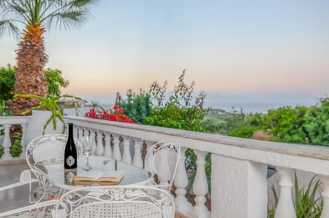 Patio, View (from property/room), Dining area, Sea view