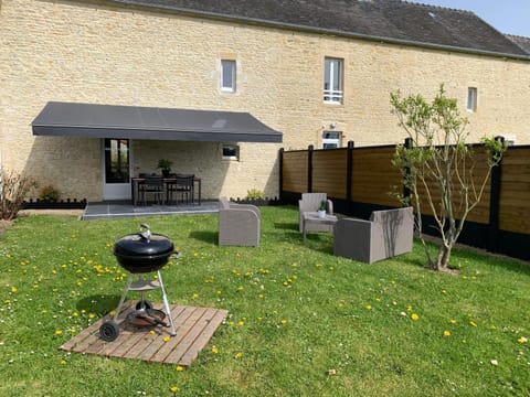 Gîte avec jardin à 1,5 km des plages du débarquement Apartment in Normandy