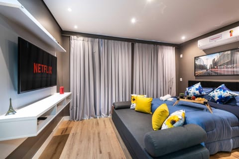Bed, Living room, Photo of the whole room, Seating area, Bedroom