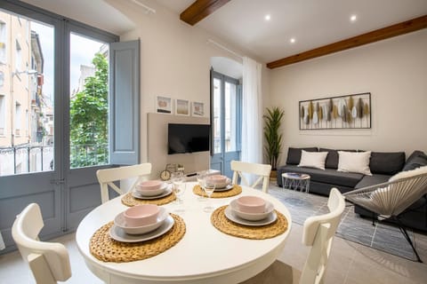 Living room, Seating area, Dining area