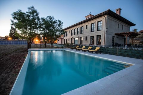 Shower, Toilet, Patio, BBQ facilities, Garden, Bathroom, TV and multimedia, Kitchen or kitchenette, Dining area, Bedroom, Swimming pool, Swimming pool