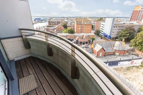 Steep Holm - On Poole Quay with Spacious Balcony Apartment in Poole