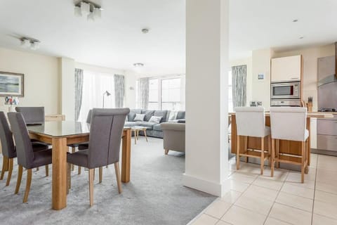 Steep Holm - On Poole Quay with Spacious Balcony Apartment in Poole