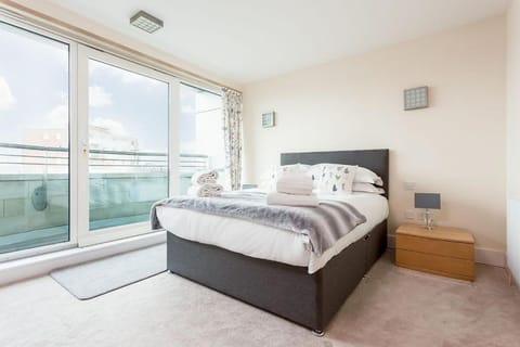 Steep Holm - On Poole Quay with Spacious Balcony Apartment in Poole