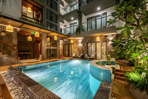 Swimming pool, Swimming pool