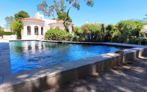 Property building, Swimming pool, Swimming pool