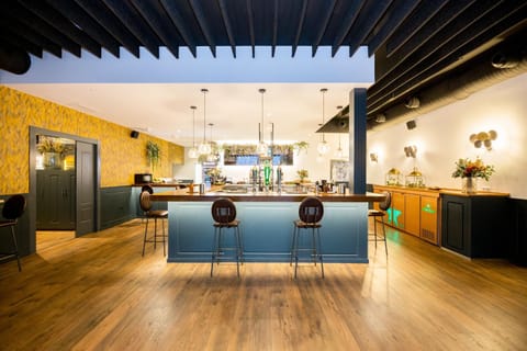 Lounge or bar, Lounge or bar