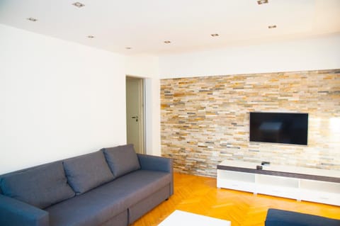 Communal lounge/ TV room, TV and multimedia, Living room, Seating area