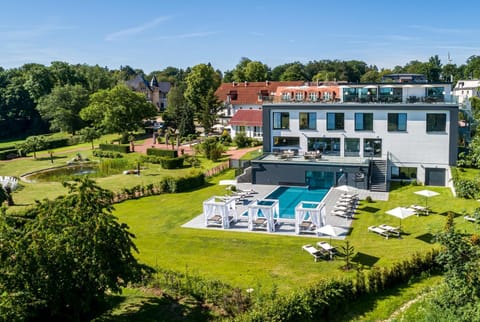 Property building, Bird's eye view, Swimming pool