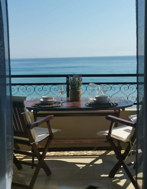 Day, Natural landscape, View (from property/room), Balcony/Terrace, Decorative detail, Beach, Landmark view, Sea view