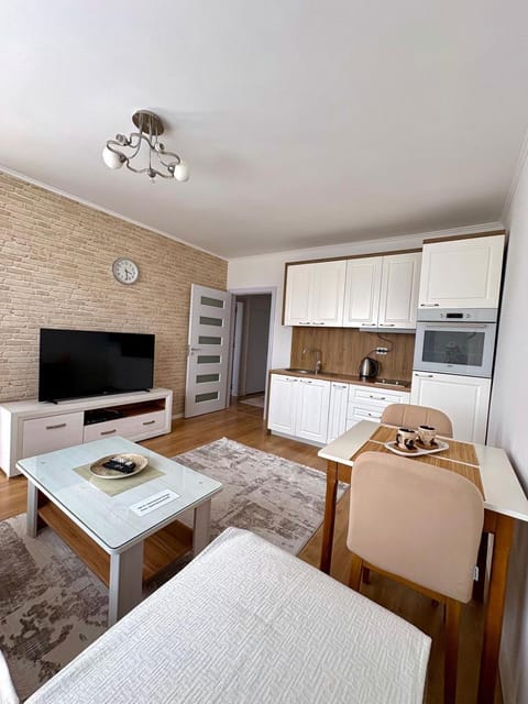 Living room, Dining area, Evening entertainment
