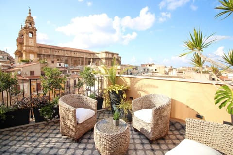 Property building, Balcony/Terrace, City view