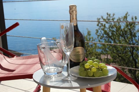 Balcony/Terrace, Food and drinks, Sea view