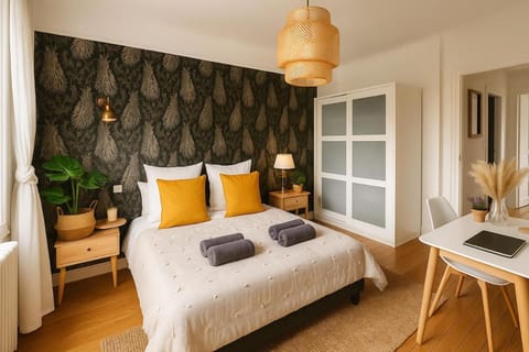 Bed, Photo of the whole room, Bedroom