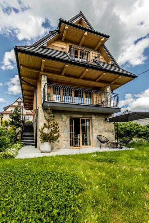 Property building, Garden, Balcony/Terrace