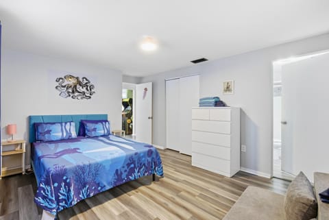 MERMAID HOUSE WITH POOL JACUZZI STEPS to SIESTA KEY BEACH House in Siesta Beach