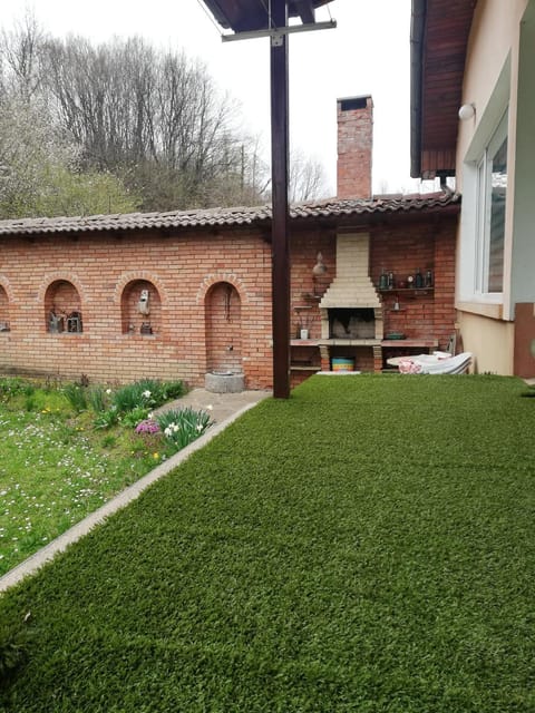 Сара House in Gabrovo