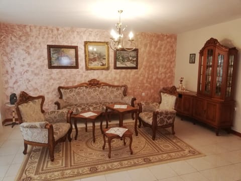 Сара House in Gabrovo