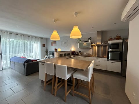 Maison individuelle à 10 mn à pied du centre ville House in Uzes