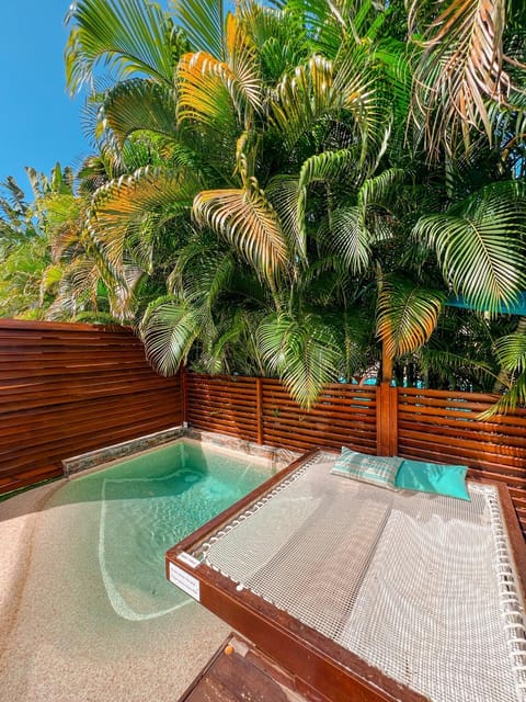 Pool view, Swimming pool, sunbed