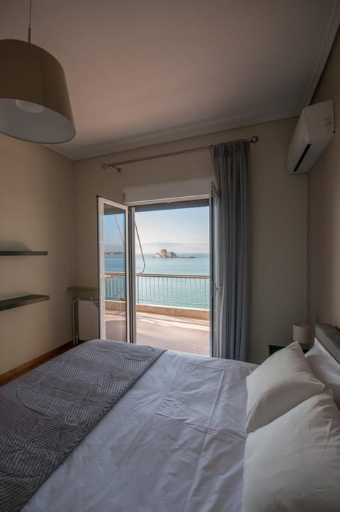 Bed, Sea view
