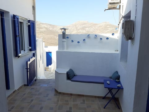 Patio, Mountain view
