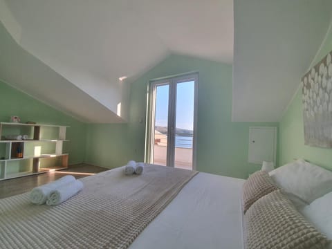 Bed, Day, Summer, Balcony/Terrace, Bedroom, On site, Sea view, Street view