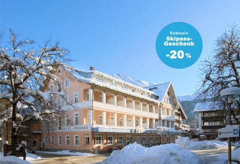 Facade/entrance, Skiing