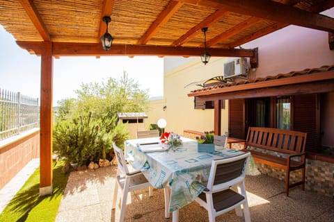Property building, Patio, Garden, Balcony/Terrace, Balcony/Terrace