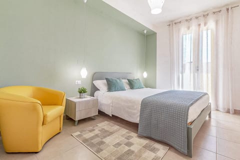 Bed, Photo of the whole room, Bedroom, dishwasher, wedding, washing machine