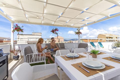 Hot Tub, View (from property/room), Balcony/Terrace, City view, Mountain view, Pool view, Entertainment