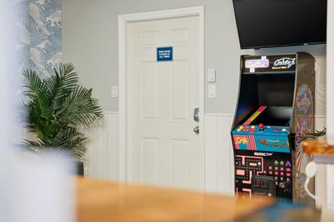 Shark Unit, Pool Jacuzzi Steps to Siesta Key Beach Apartment in Siesta Beach