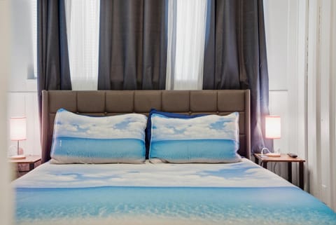 Shark Unit, Pool Jacuzzi Steps to Siesta Key Beach Apartment in Siesta Beach