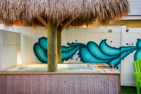 Shark Unit, Pool Jacuzzi Steps to Siesta Key Beach Apartment in Siesta Beach