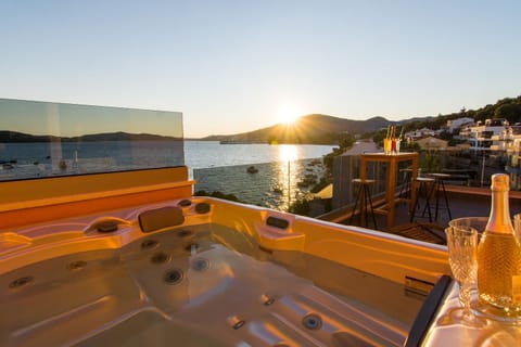 Balcony/Terrace, Spa and wellness centre/facilities, Sea view