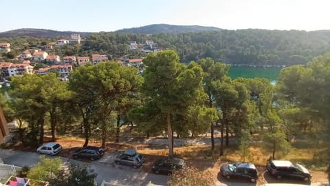Natural landscape, City view, Street view, Parking