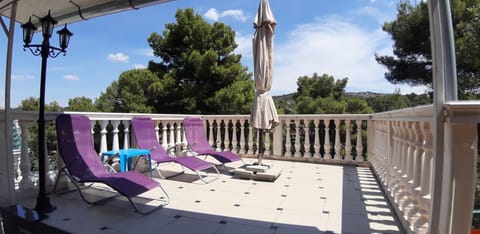 Balcony/Terrace, sunbed