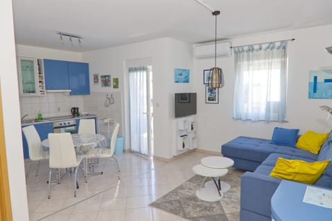 Living room, Seating area, Dining area, kitchen