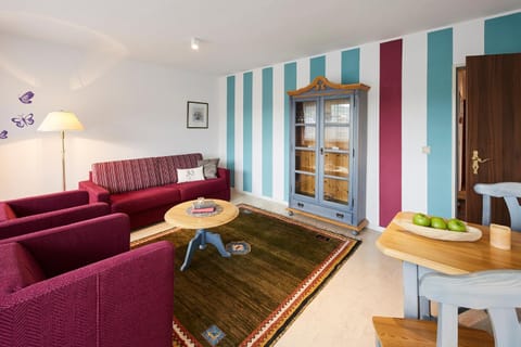 Living room, Photo of the whole room, Seating area