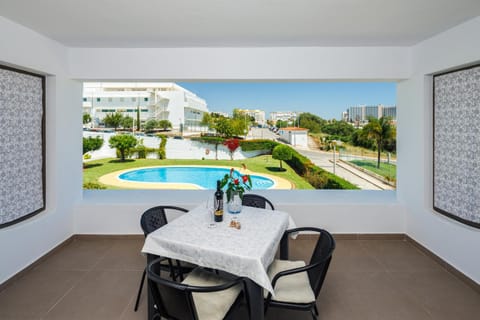 Dining area, Pool view, Swimming pool
