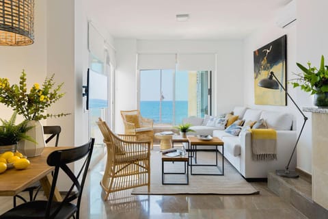 Living room, Photo of the whole room, Seating area, Dining area, Sea view