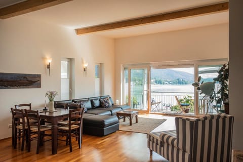 View (from property/room), Balcony/Terrace, Living room, Seating area, Dining area