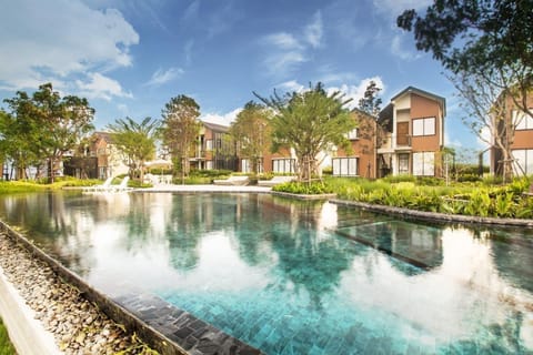 Property building, Garden, Garden view, Pool view, Swimming pool