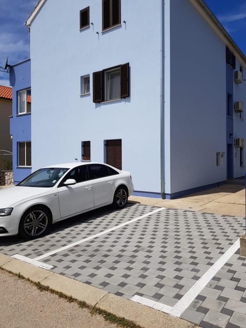 Facade/entrance, Parking